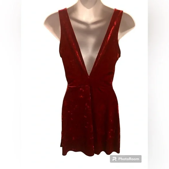 Divided Red velvet like women’s dress. Size 6. New without tags. - Picture 2 of 6